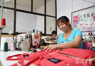 河北沙河 為留守婦女開辟就業(yè)新路徑，箱包銷售助力鄉(xiāng)村振興